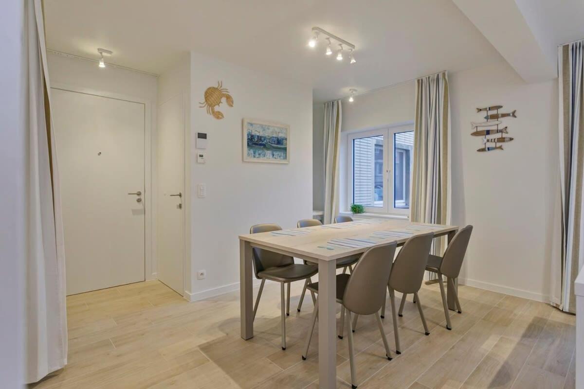 Huswell - Stunning Apartment At The Beachfront Of De Haan Εξωτερικό φωτογραφία