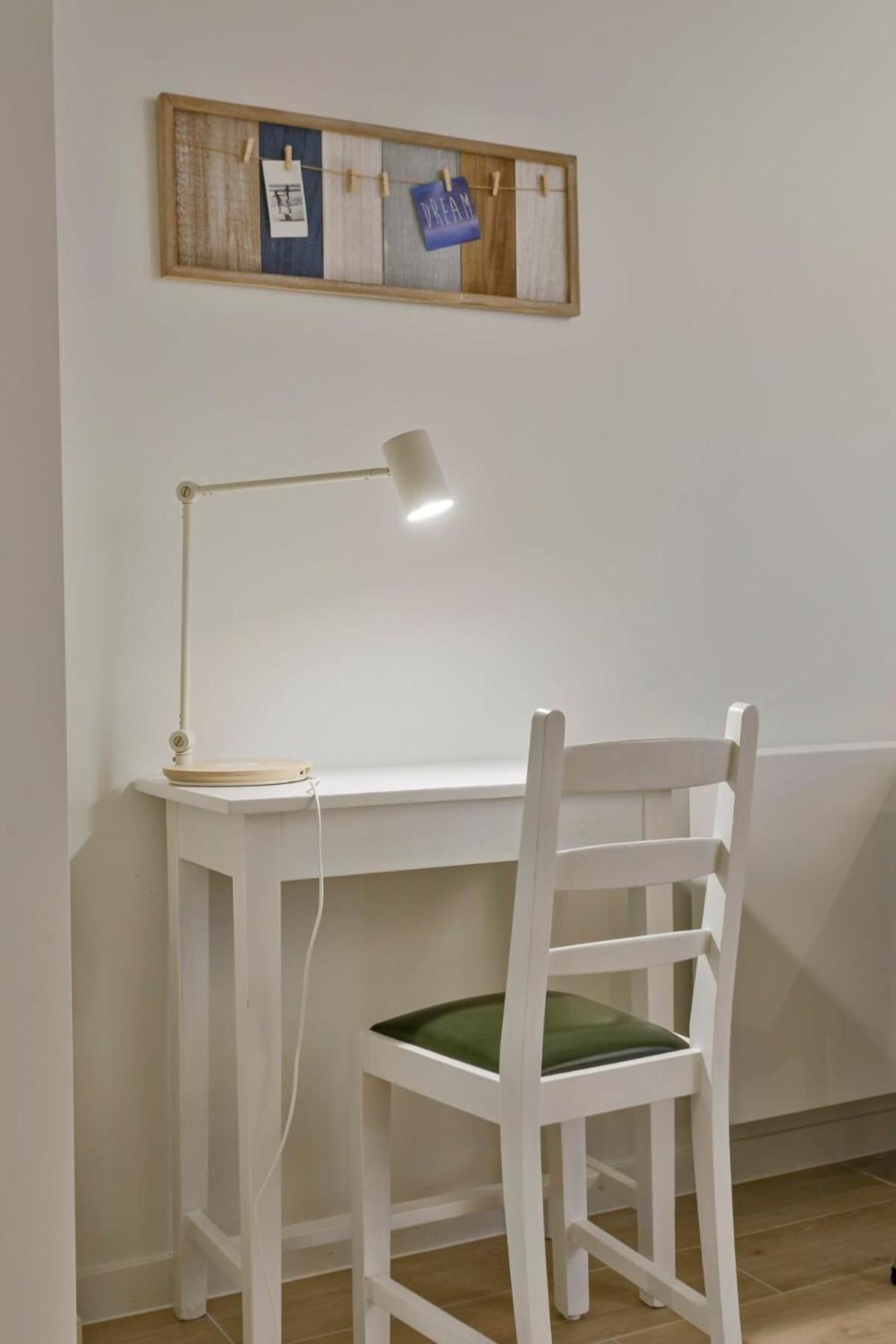 Huswell - Stunning Apartment At The Beachfront Of De Haan Εξωτερικό φωτογραφία