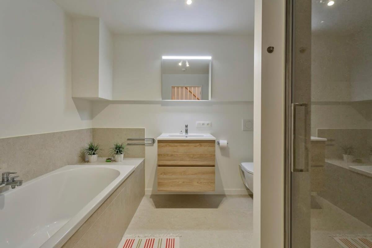 Huswell - Stunning Apartment At The Beachfront Of De Haan Εξωτερικό φωτογραφία