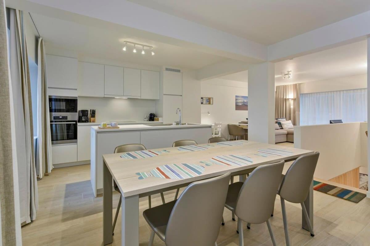 Huswell - Stunning Apartment At The Beachfront Of De Haan Εξωτερικό φωτογραφία